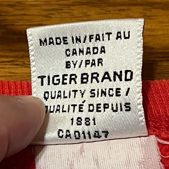 Vintage 80s Tiger Brand Muskoka Woods Sweatshirt Canada Red Graphic Men's Large - Picture 4 of 9